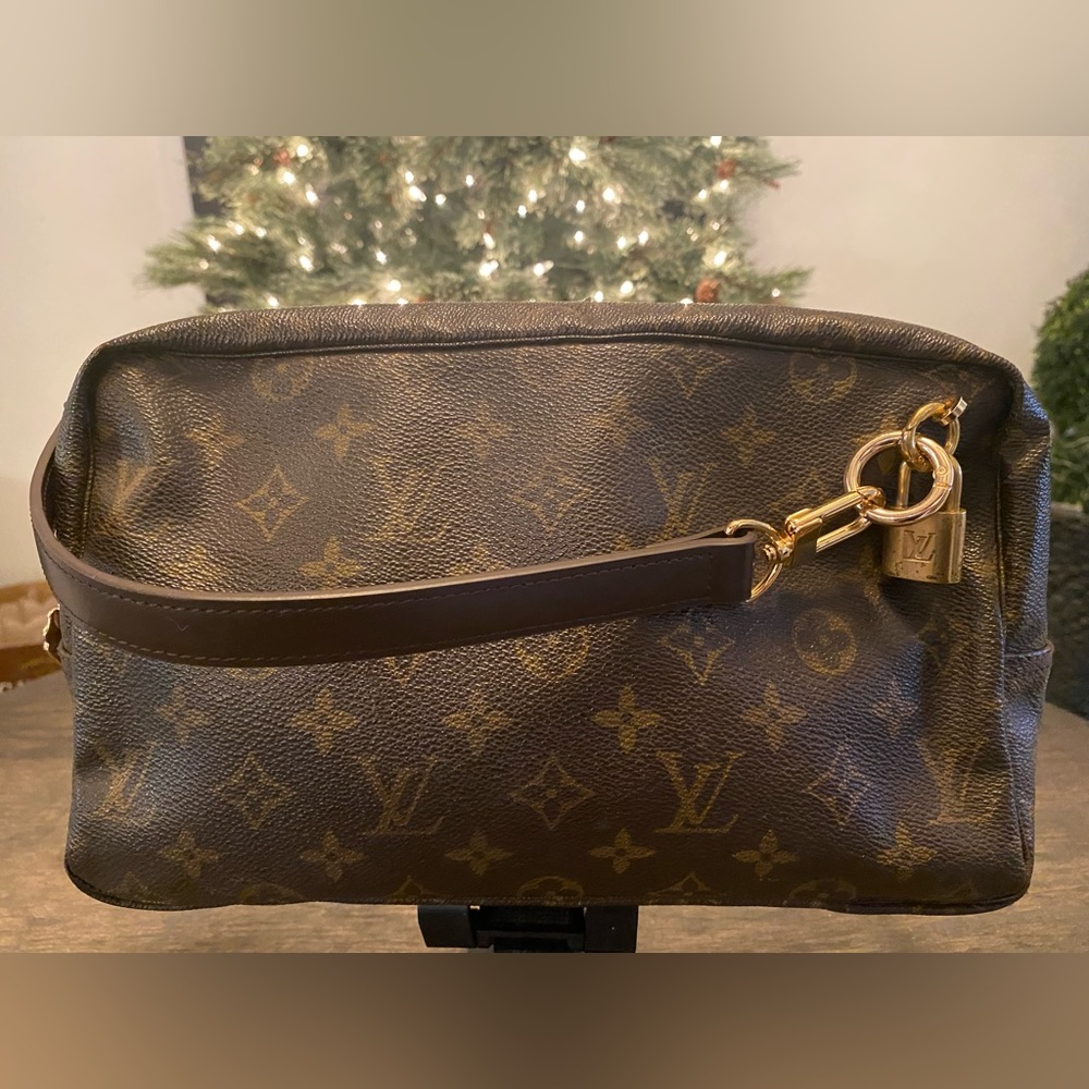 Authentic Louis Vuitton Trousse 28